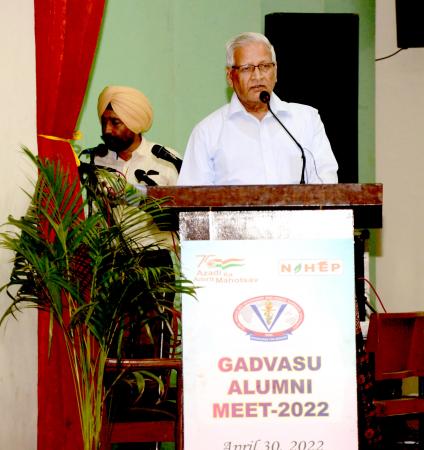 Dr. R.P. Saigal, Sr. Alumni and Former Dean, College of Veterinary Science as a Chief Guest addressed the alumni participants on 30th April, 2022